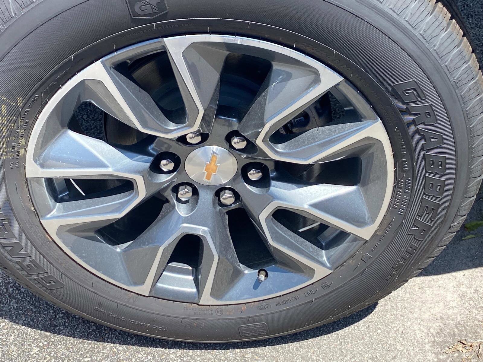 2025 Chevrolet Silverado 1500 LT photo 3
