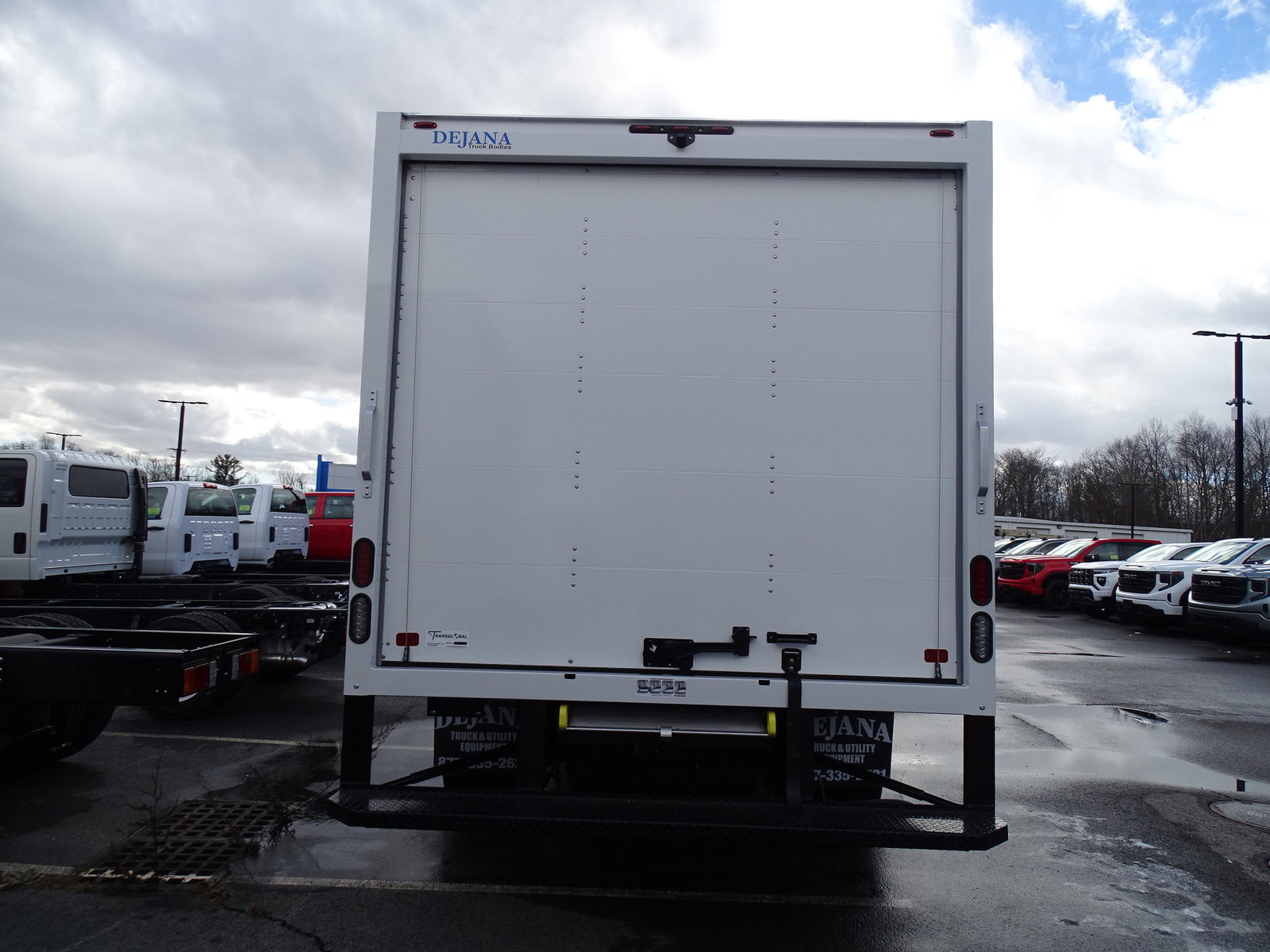 2024 Chevrolet Express Cutaway Van photo 4