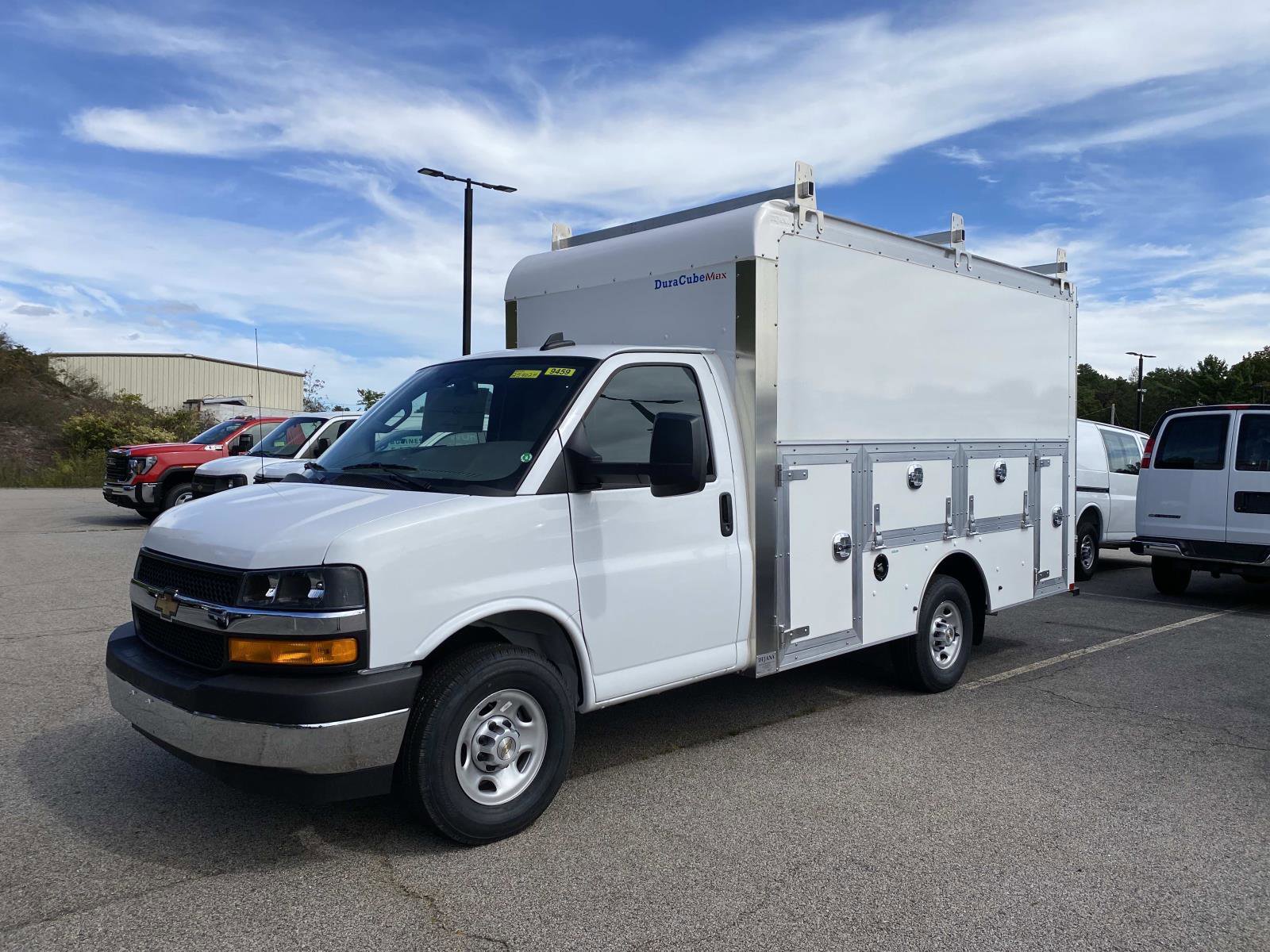 2025 Chevrolet Express Cutaway Base's photo