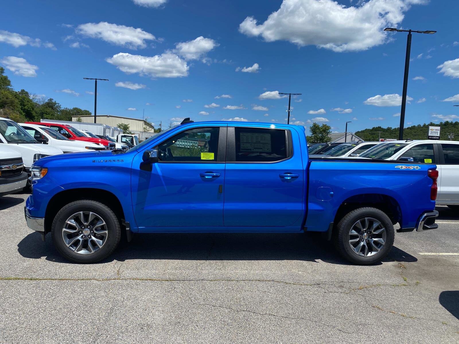 2025 Chevrolet Silverado 1500 LT photo 2