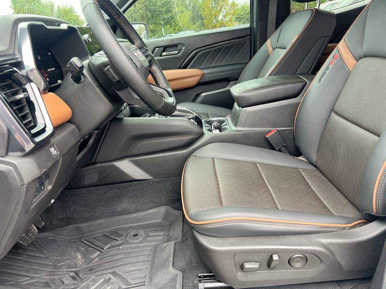 2025 GMC Canyon AT4 - Photo 14