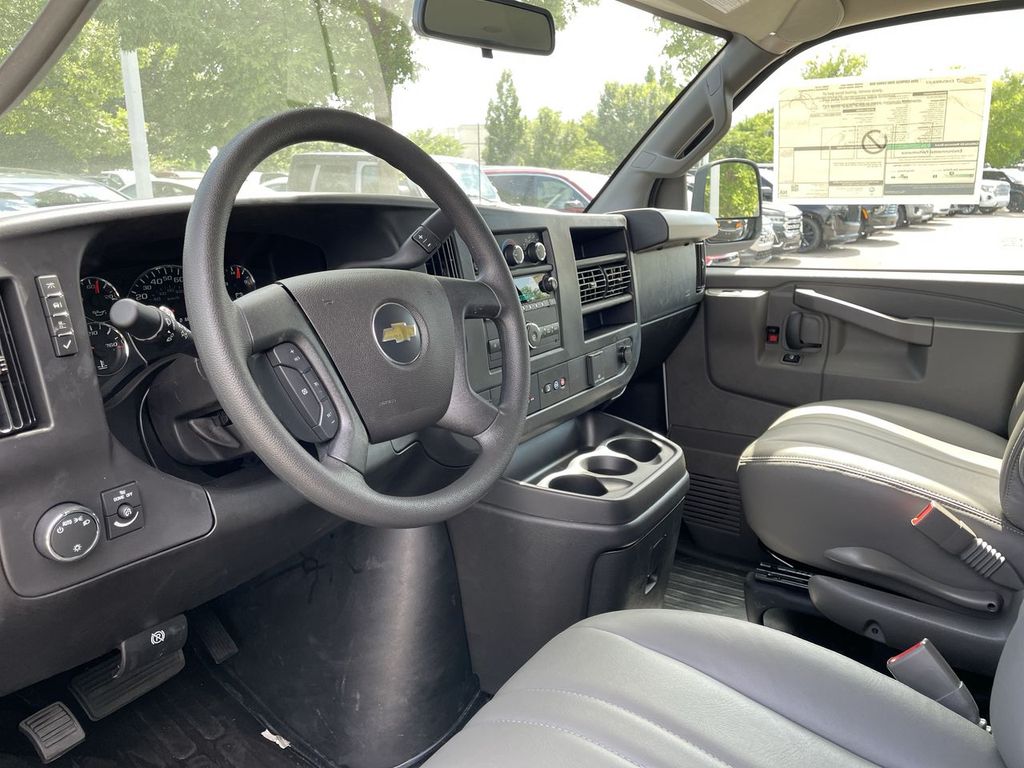 2025 Chevrolet Express Cargo Work Van - Photo 14