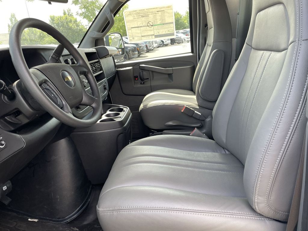 2025 Chevrolet Express Cargo Work Van - Photo 10
