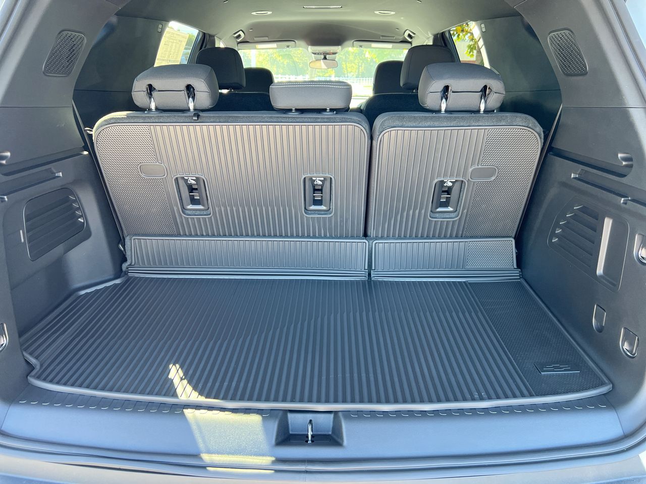 2027 Chevrolet Traverse LT - Photo 16