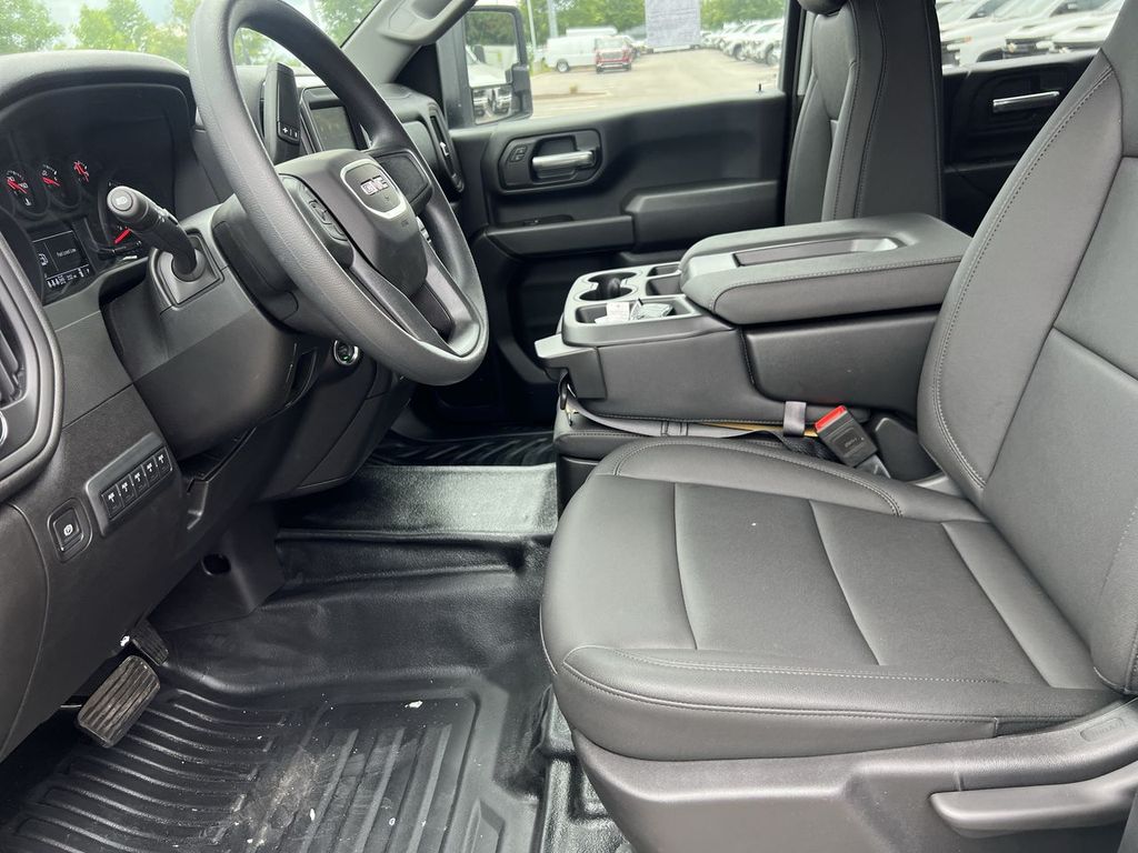 2025 GMC Sierra 3500HD Pro - Photo 10