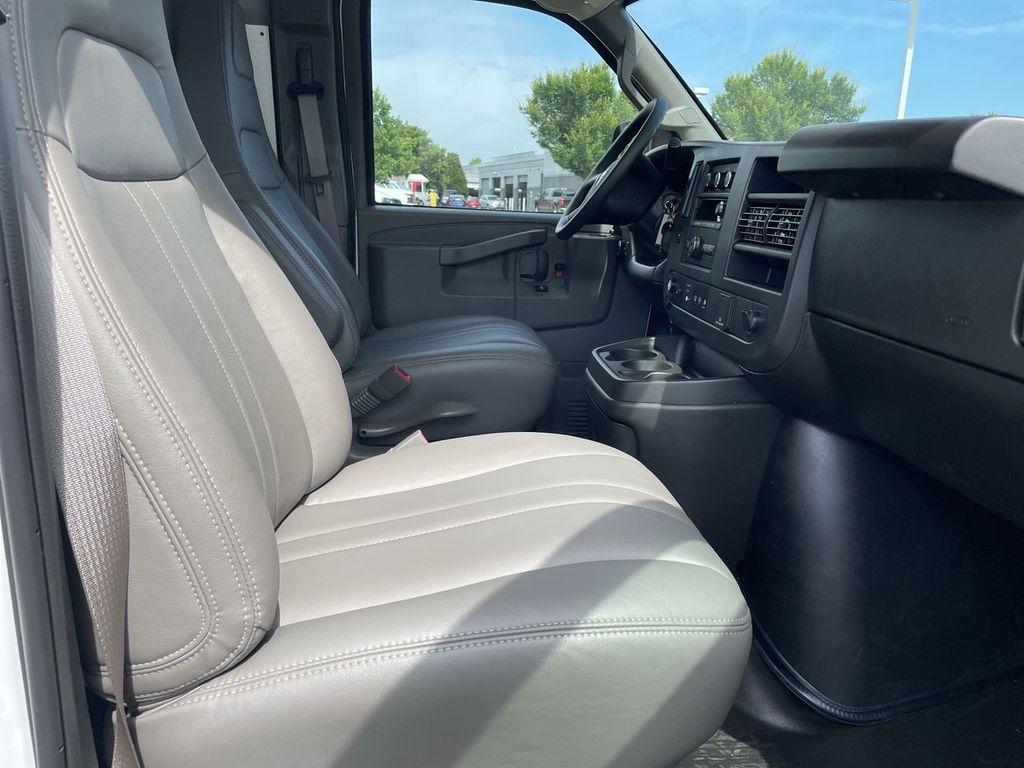 2025 Chevrolet Express Cargo Work Van - Photo 13
