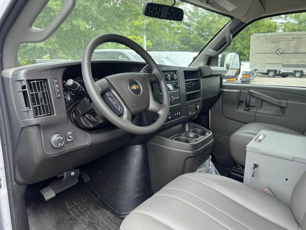 2025 Chevrolet Express Cargo Work Van - Photo 14