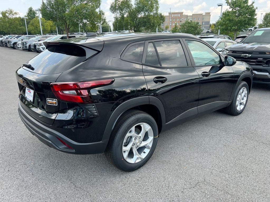 2026 Chevrolet Trax LS - Photo 8