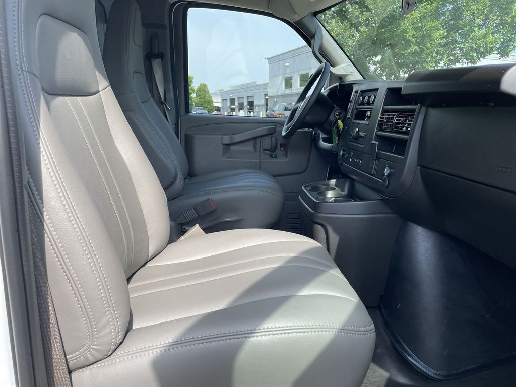 2025 Chevrolet Express Cargo Work Van - Photo 15