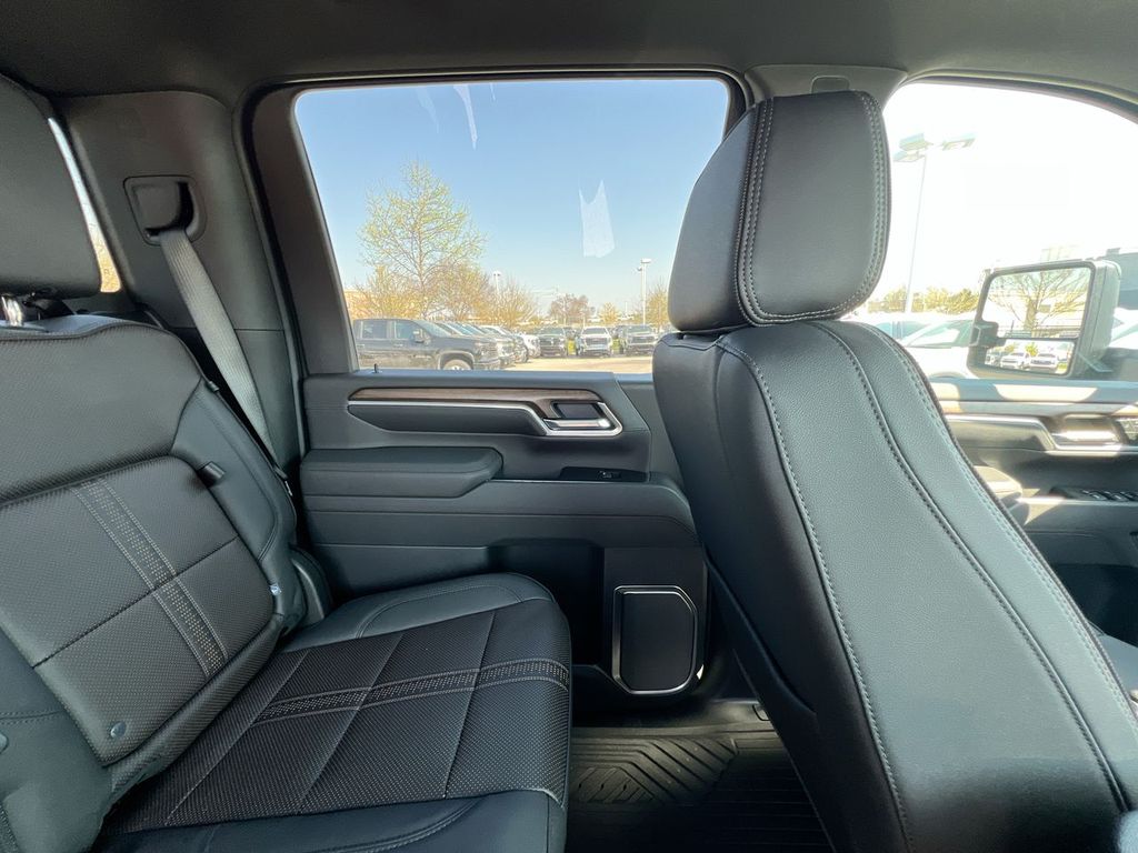 2026 Chevrolet Silverado 2500 HD High Country - Photo 13