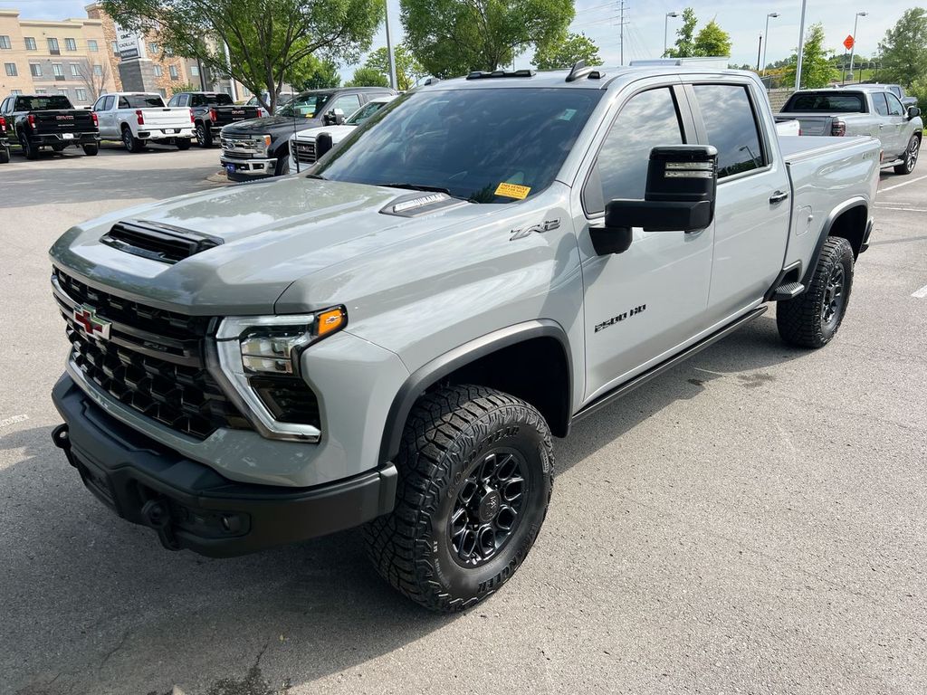2024 Chevrolet Silverado HD ZR2 4WD Crew Cab Standard Box's photo