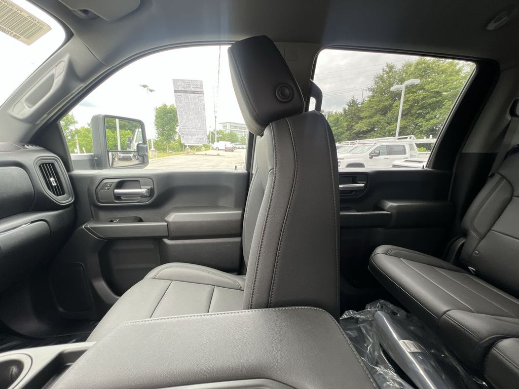 2025 GMC Sierra 3500HD Pro - Photo 7