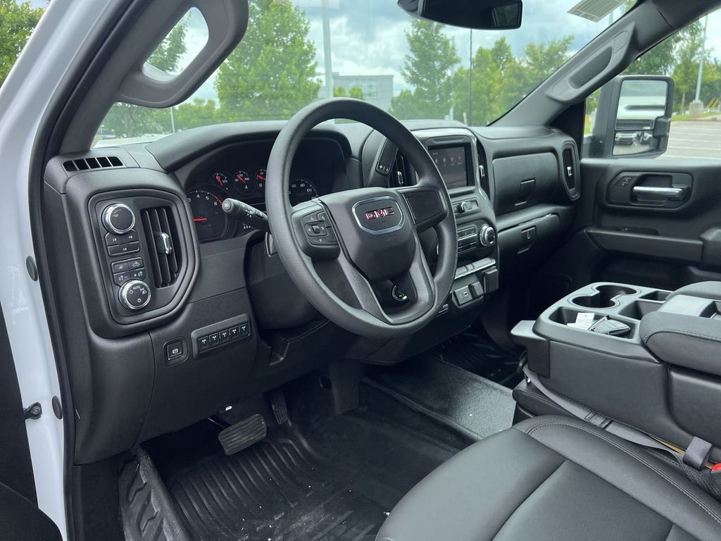 2025 GMC Sierra 3500HD Pro - Photo 13
