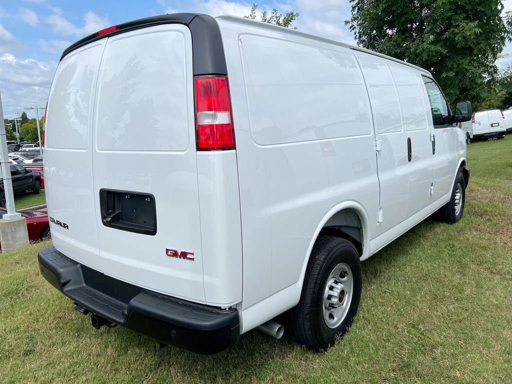 2025 Gmc Savana Cargo 2500 photo 4