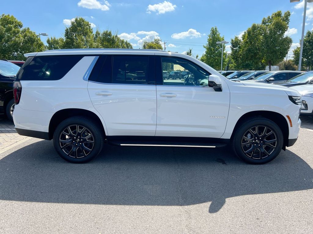 2025 Chevrolet Tahoe LS photo 4