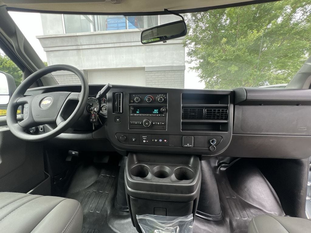 2025 Chevrolet Express Cargo Work Van - Photo 6