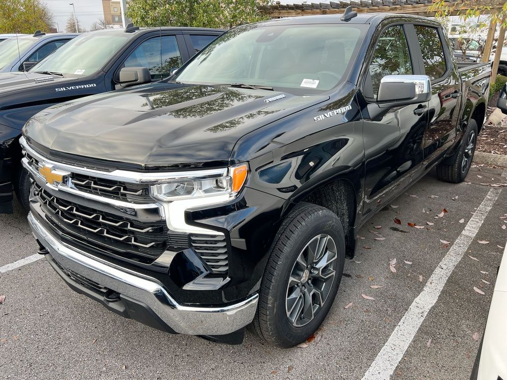2026 Chevrolet Silverado LT's photo
