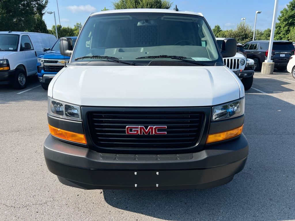 2025 Gmc Savana Cargo 2500 photo 2
