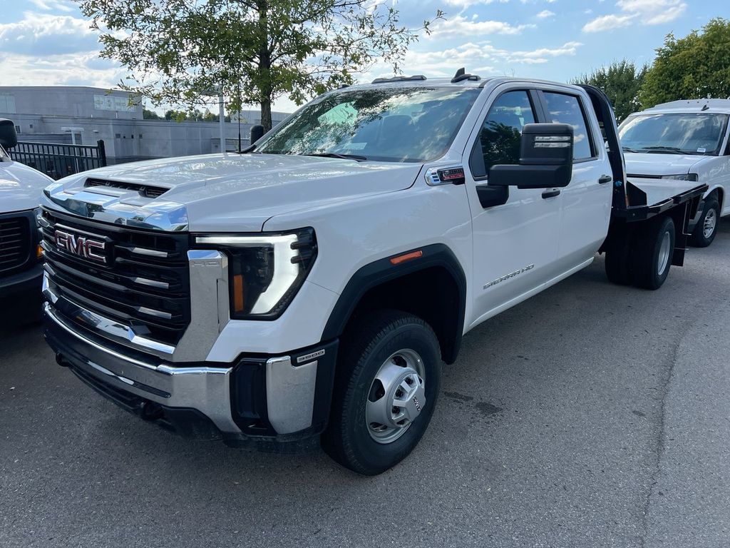 2025 GMC Sierra 3500 Chassis Cab Pro's photo