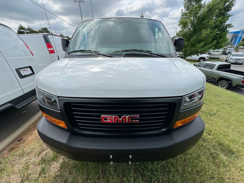 2025 Gmc Savana Cargo 2500 photo 3
