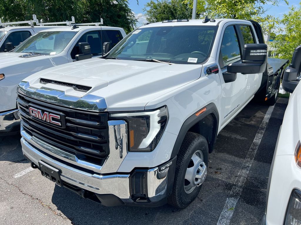 2026 GMC Sierra 4WD Crew Cab Chassis Pro's photo