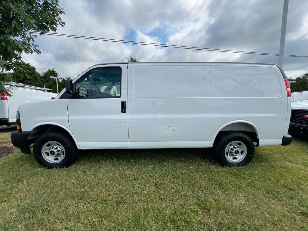 2025 Gmc Savana Cargo 2500 photo 2