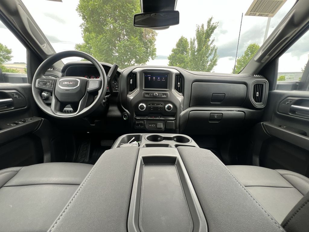 2025 GMC Sierra 3500HD Pro - Photo 6