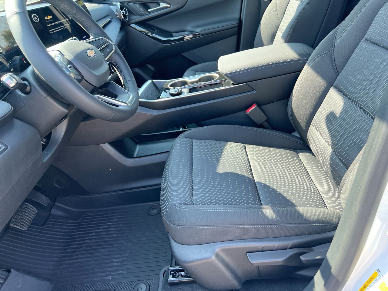 2027 Chevrolet Equinox LT - Photo 14