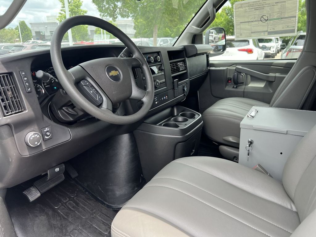 2025 Chevrolet Express Cargo Work Van - Photo 14