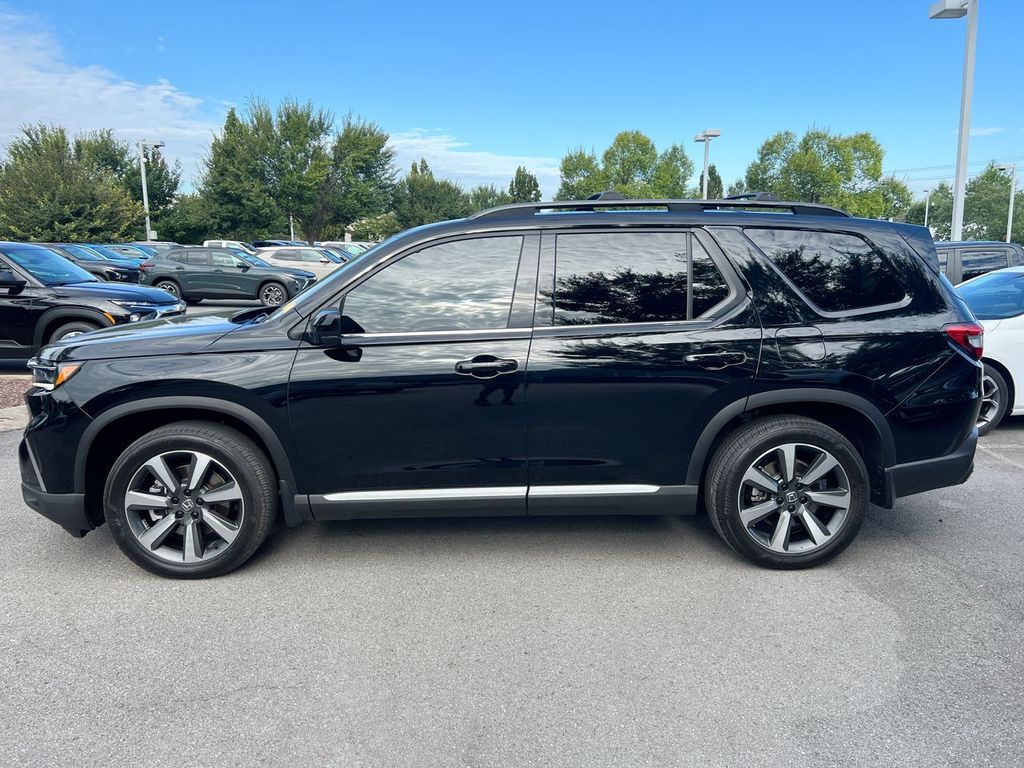 Used 2025 Honda Pilot Elite SUV