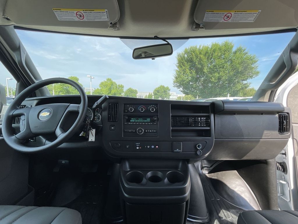 2025 Chevrolet Express Cargo Work Van - Photo 6