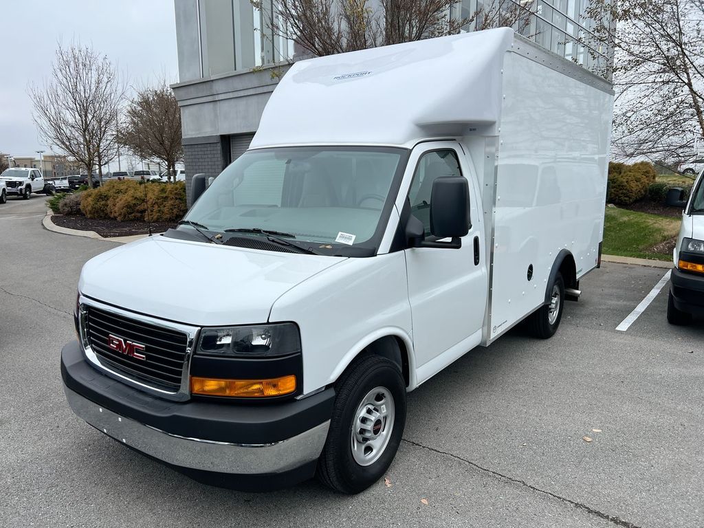 2025 GMC Savana Cutaway Work Van's photo
