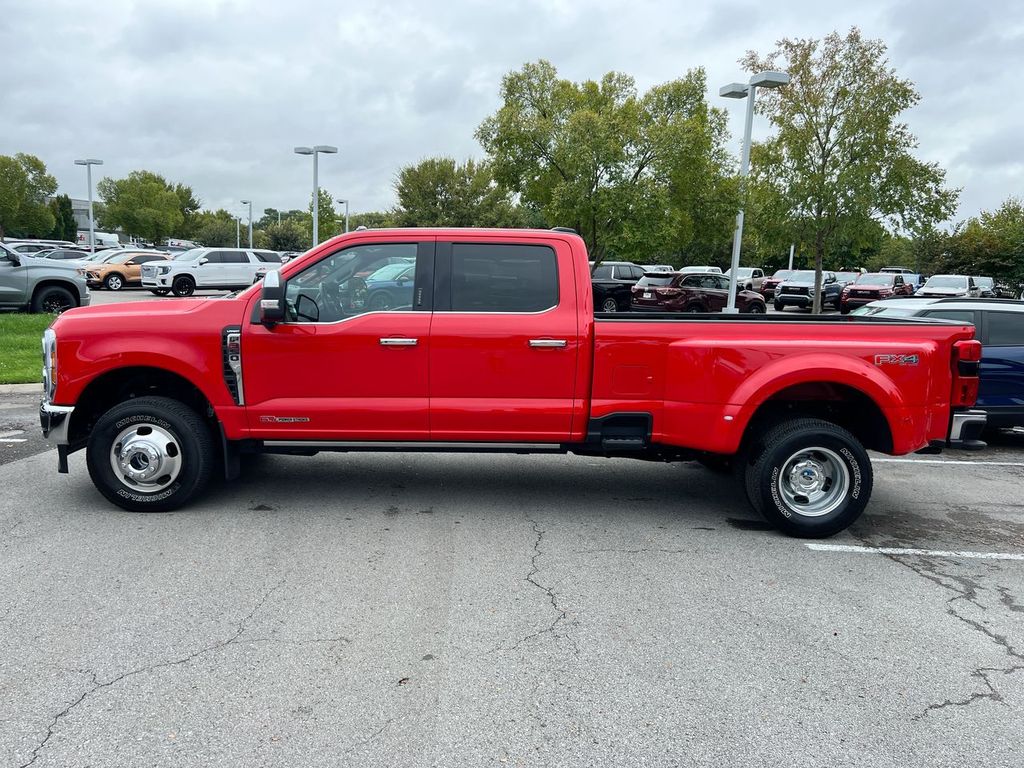 2023 Ford F-350 Lariat photo 2