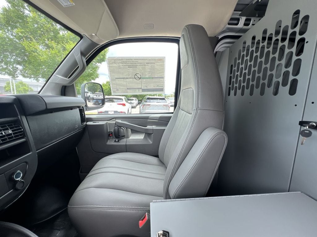 2025 Chevrolet Express Cargo Work Van - Photo 7