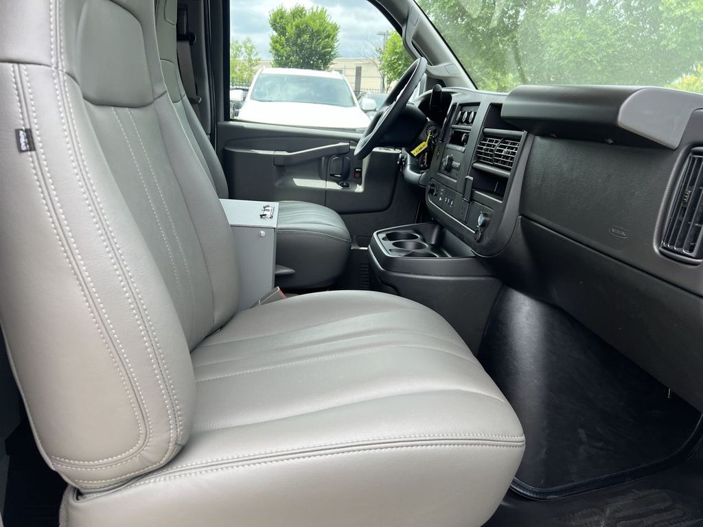 2025 Chevrolet Express Cargo Work Van - Photo 13