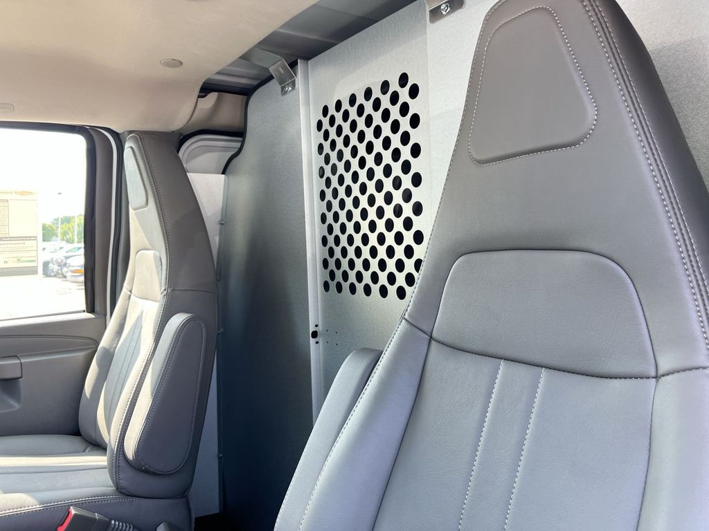 2025 Chevrolet Express Cargo Work Van - Photo 11