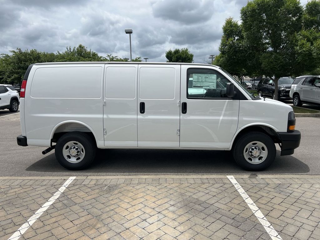 2025 Chevrolet Express Cargo Work Van - Photo 4