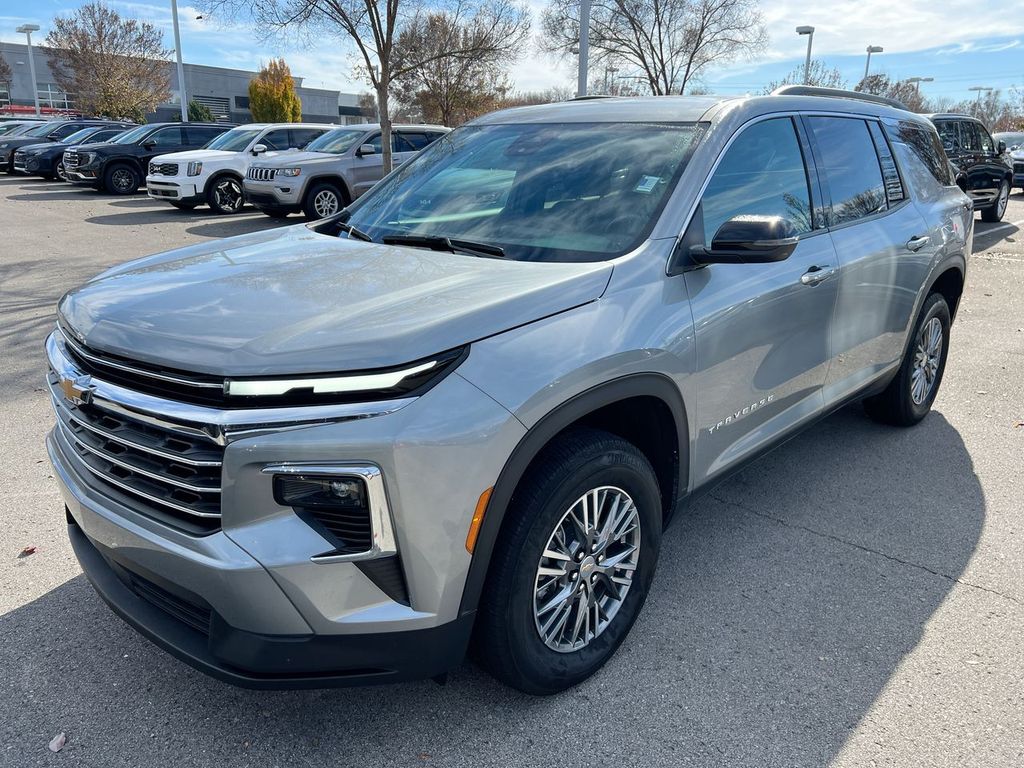 2025 Chevrolet Traverse LT's photo