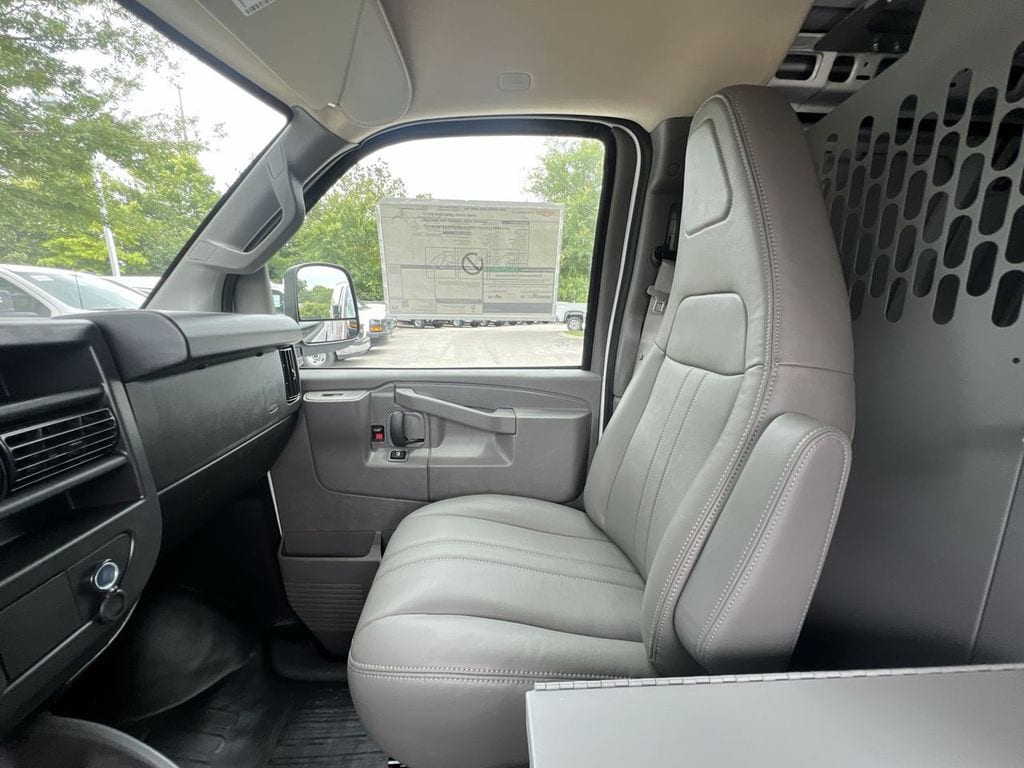 2025 Chevrolet Express Cargo Work Van - Photo 7