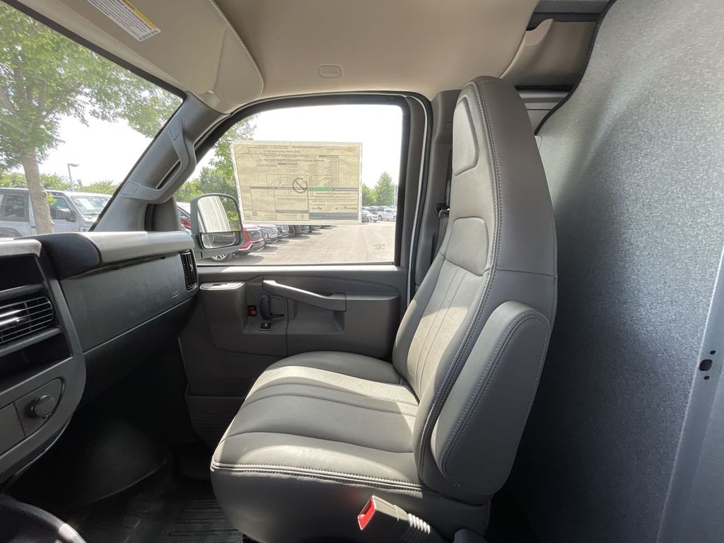 2025 Chevrolet Express Cargo Work Van - Photo 7