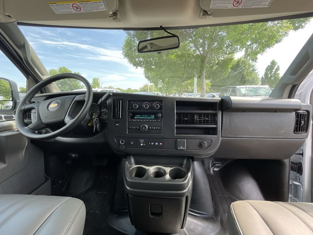 2025 Chevrolet Express Cargo Work Van - Photo 6