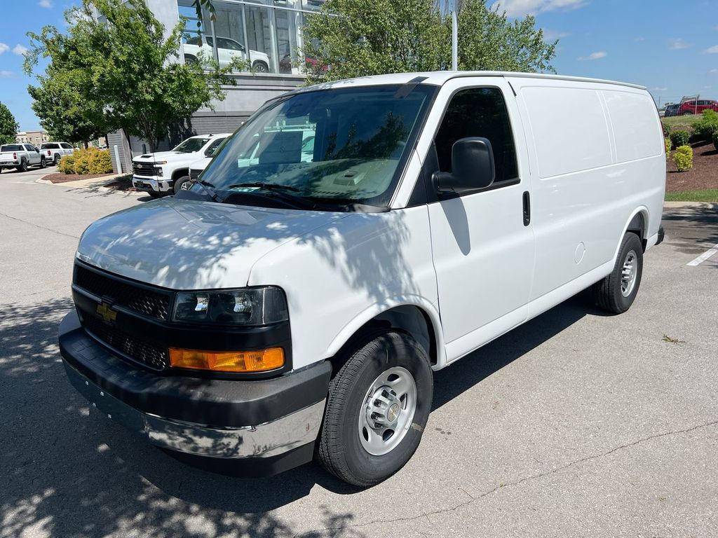 2026 Chevrolet Express 2500 Work Van HD's photo
