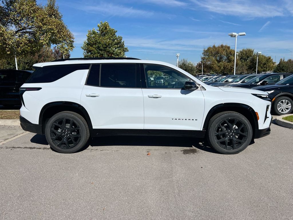 2026 Chevrolet Traverse RS photo 4