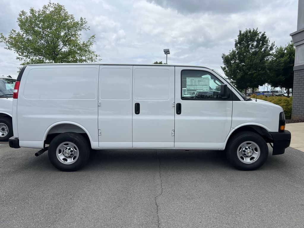 2025 Chevrolet Express Cargo Work Van - Photo 4