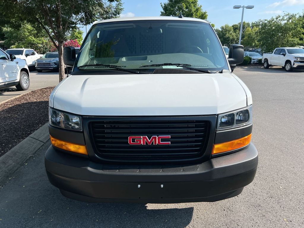 2025 Gmc Savana Cargo 2500 photo 3