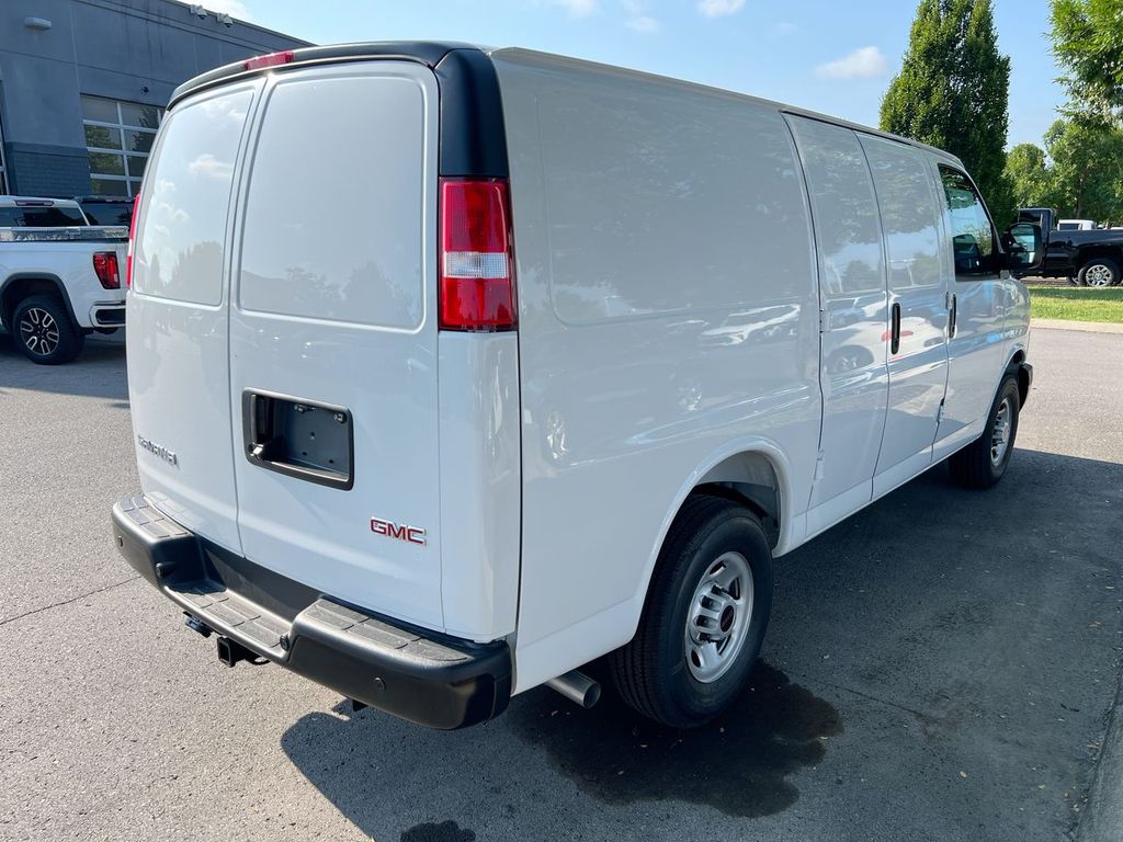 2025 Gmc Savana Cargo 2500 photo 4