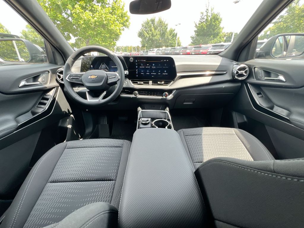 2027 Chevrolet Equinox LT - Photo 10