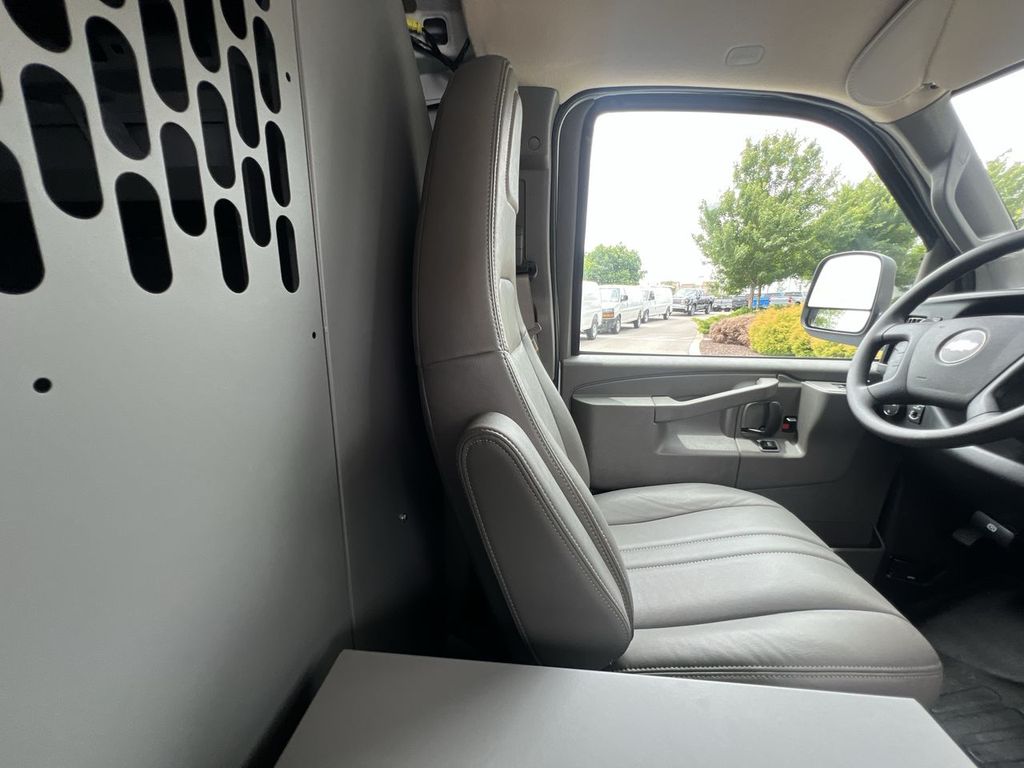 2025 Chevrolet Express Cargo Work Van - Photo 9