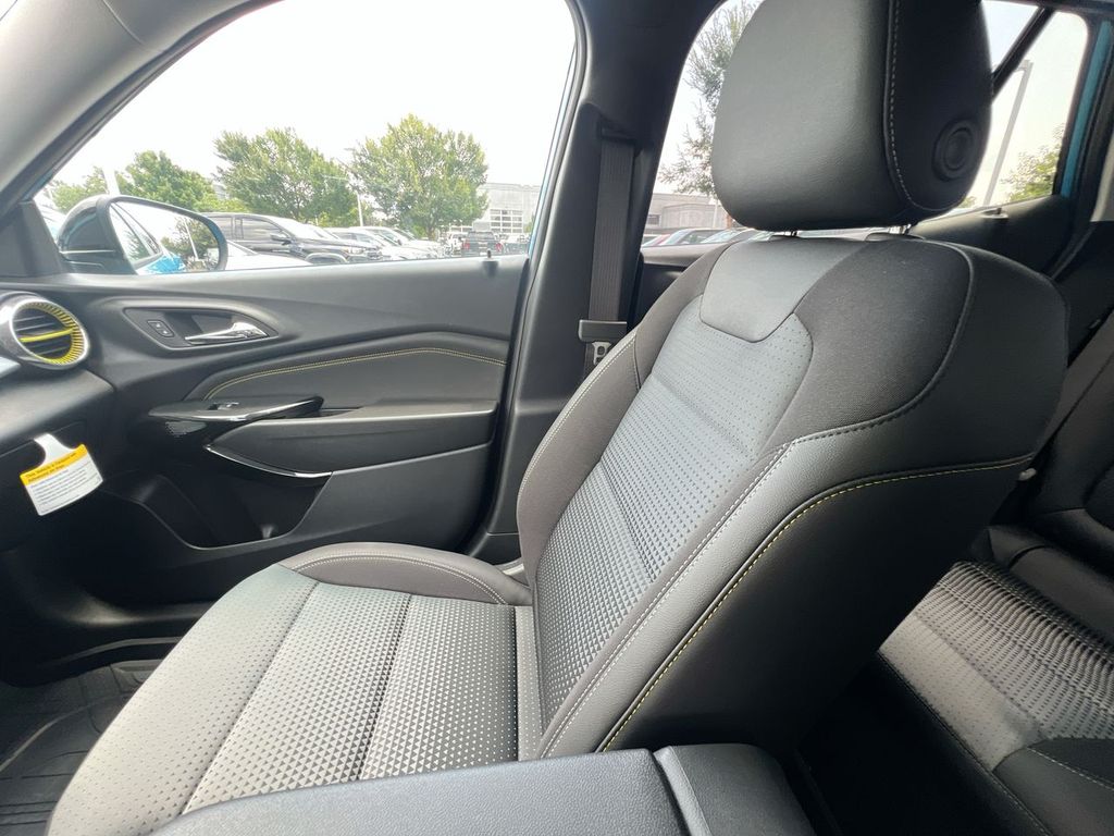 2026 Chevrolet Trax LT - Photo 11