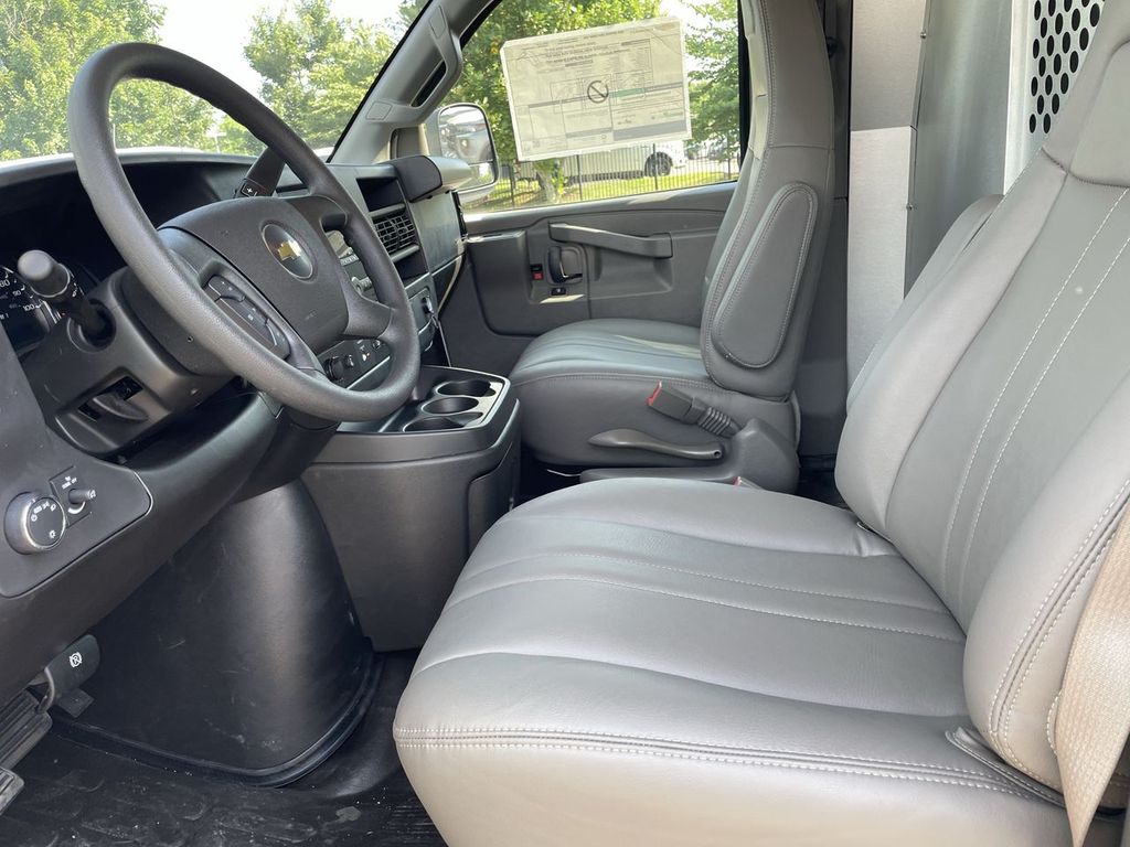 2025 Chevrolet Express Cargo Work Van - Photo 10
